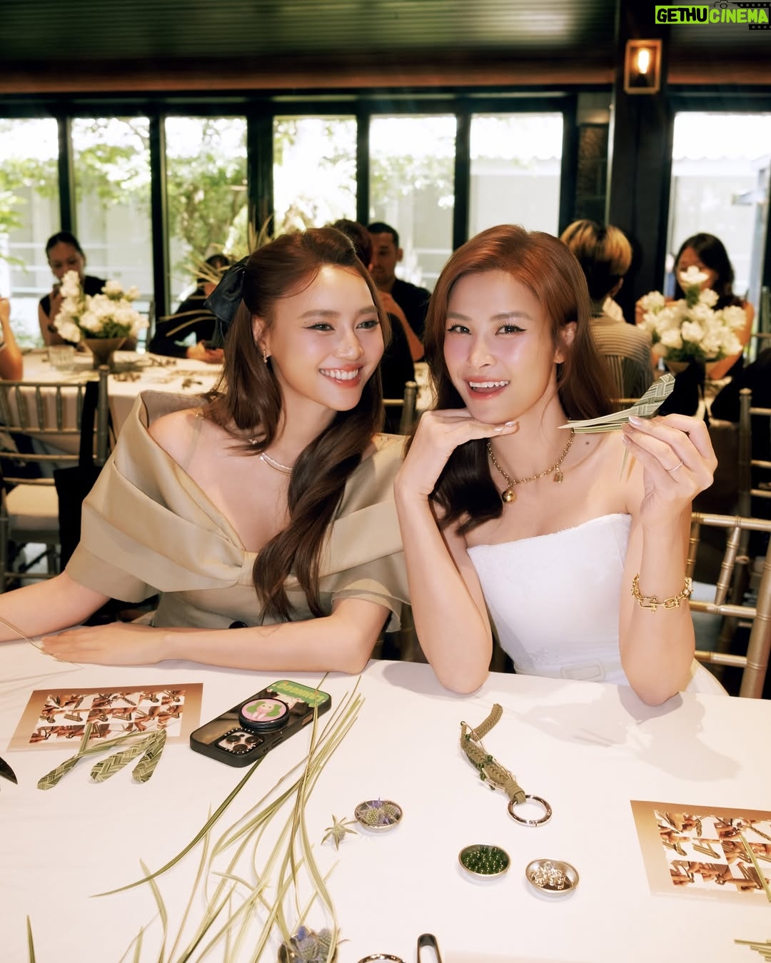Dong Nhi - 8.8K Likes - Missing Bangkok already 
Leaf weaving workshop with the girls and @tiffanyandco 🩵
#DongNhi #TiffanyAndCoBangkok #TiffanyAndCo