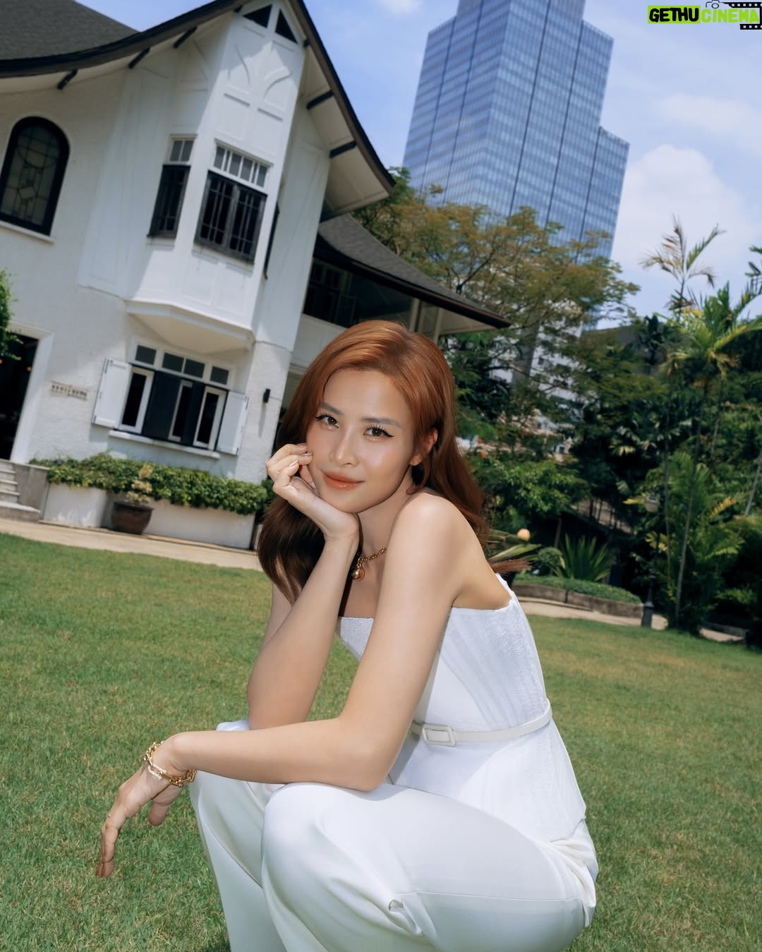 Dong Nhi - 8.8K Likes - Missing Bangkok already 
Leaf weaving workshop with the girls and @tiffanyandco 🩵
#DongNhi #TiffanyAndCoBangkok #TiffanyAndCo