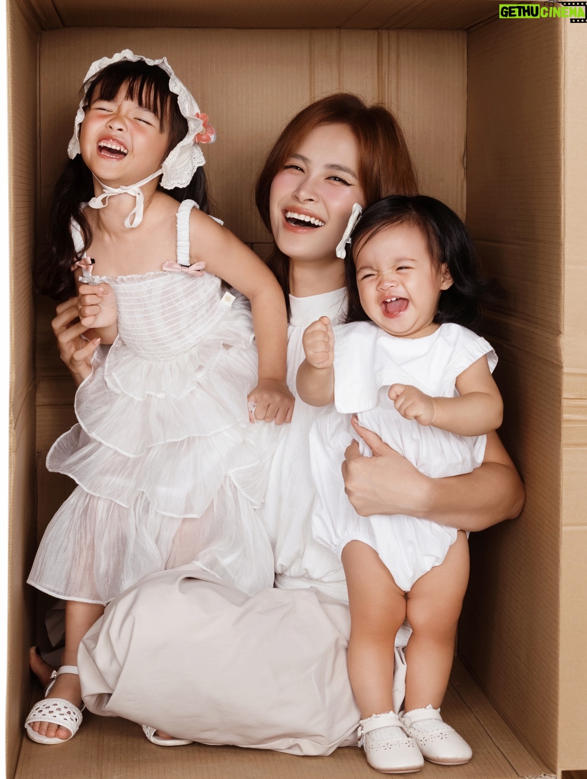 Dong Nhi - 20.8K Likes - Chào ngày đặc biệt của “cục năng lượng cười mồi” của gia đình Nhi Thắng - @hannieong2108 🎂🥳
Hạnh phúc vì có một em bé đáng iu, hay cười, luôn mang niềm vui cho mọi người xung quanh và đặc biệt luôn xem chị hai là số 1 💓💓💓
Tròn tuổi mới, mong em trộm vía măm măm giỏi, khoẻ mạnh, bình an và vui vẻ. Ba mẹ và chị hai iu em nhứt trên đời 😘😘😘

Happy birthday Hannie Ong 🐝🐝🐝
🫶🏻 21/08/2025 🫶🏻

#HannieOng