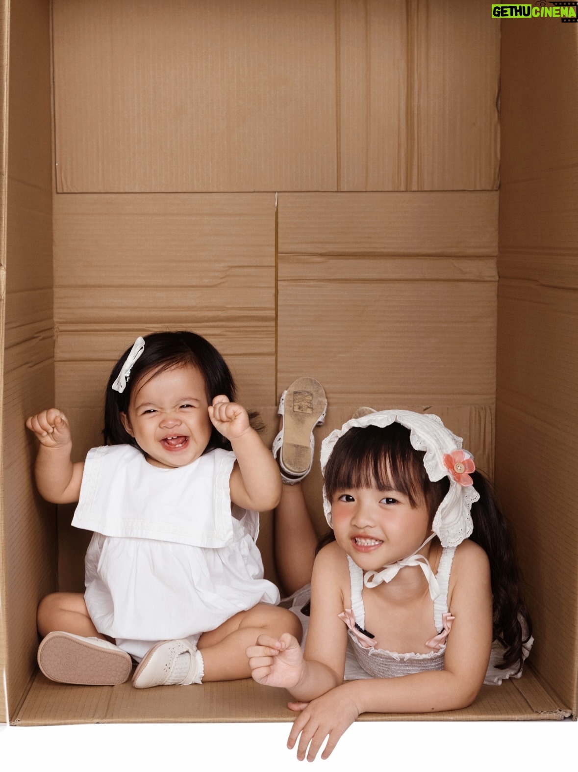 Dong Nhi - 20.8K Likes - Chào ngày đặc biệt của “cục năng lượng cười mồi” của gia đình Nhi Thắng - @hannieong2108 🎂🥳
Hạnh phúc vì có một em bé đáng iu, hay cười, luôn mang niềm vui cho mọi người xung quanh và đặc biệt luôn xem chị hai là số 1 💓💓💓
Tròn tuổi mới, mong em trộm vía măm măm giỏi, khoẻ mạnh, bình an và vui vẻ. Ba mẹ và chị hai iu em nhứt trên đời 😘😘😘

Happy birthday Hannie Ong 🐝🐝🐝
🫶🏻 21/08/2025 🫶🏻

#HannieOng