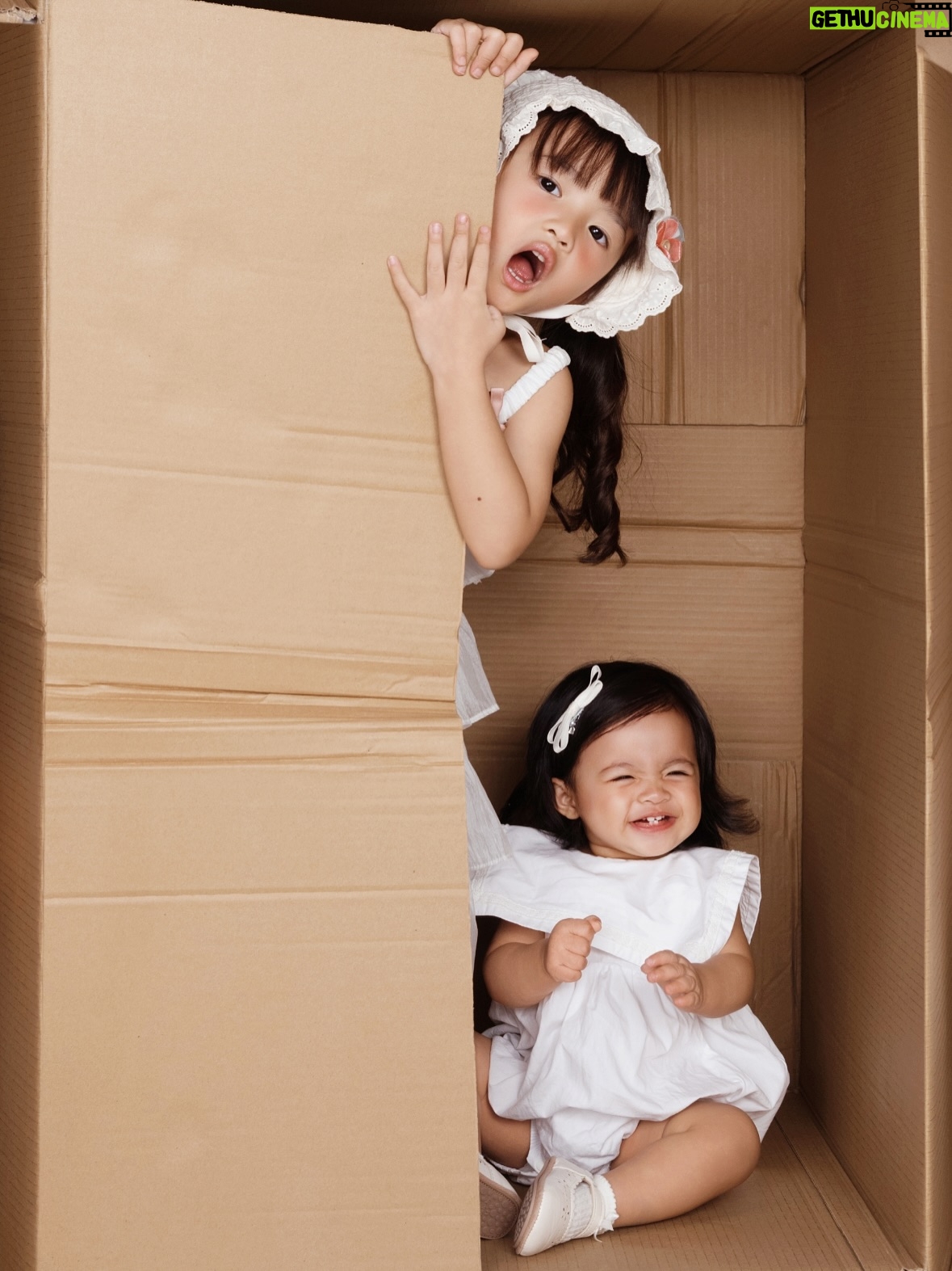 Dong Nhi - 20.8K Likes - Chào ngày đặc biệt của “cục năng lượng cười mồi” của gia đình Nhi Thắng - @hannieong2108 🎂🥳
Hạnh phúc vì có một em bé đáng iu, hay cười, luôn mang niềm vui cho mọi người xung quanh và đặc biệt luôn xem chị hai là số 1 💓💓💓
Tròn tuổi mới, mong em trộm vía măm măm giỏi, khoẻ mạnh, bình an và vui vẻ. Ba mẹ và chị hai iu em nhứt trên đời 😘😘😘

Happy birthday Hannie Ong 🐝🐝🐝
🫶🏻 21/08/2025 🫶🏻

#HannieOng