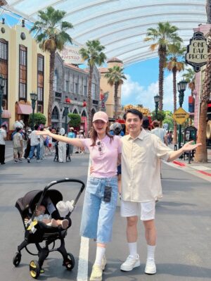 Dong Nhi Instagram - Universal Studios Water Park = two full days of nonstop fun. Big love to @sentosa_island for taking such good care of us. Singapore, youāve been all kinds of lovely š
#nhithangfamily
#DiscoverSentosa
#SentosaIsland
#SentosaDiscoverySquad
#discoversentosa #singapore #exploresingapore