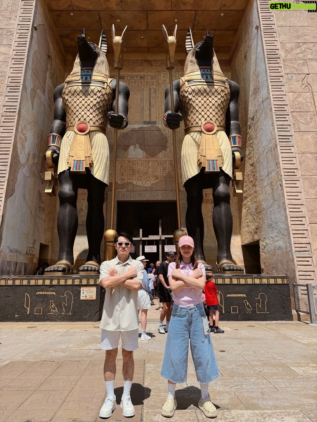 Dong Nhi - 8.4K Likes - Universal Studios   Water Park = two full days of nonstop fun. Big love to @sentosa_island for taking such good care of us. Singapore, you’ve been all kinds of lovely 😘

#nhithangfamily
#DiscoverSentosa
#SentosaIsland 
#SentosaDiscoverySquad
#discoversentosa #singapore #exploresingapore