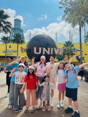 Dong Nhi Instagram - Universal Studios Water Park = two full days of nonstop fun. Big love to @sentosa_island for taking such good care of us. Singapore, youāve been all kinds of lovely š
#nhithangfamily
#DiscoverSentosa
#SentosaIsland
#SentosaDiscoverySquad
#discoversentosa #singapore #exploresingapore