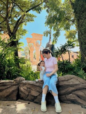 Dong Nhi Instagram - Universal Studios Water Park = two full days of nonstop fun. Big love to @sentosa_island for taking such good care of us. Singapore, youāve been all kinds of lovely š
#nhithangfamily
#DiscoverSentosa
#SentosaIsland
#SentosaDiscoverySquad
#discoversentosa #singapore #exploresingapore