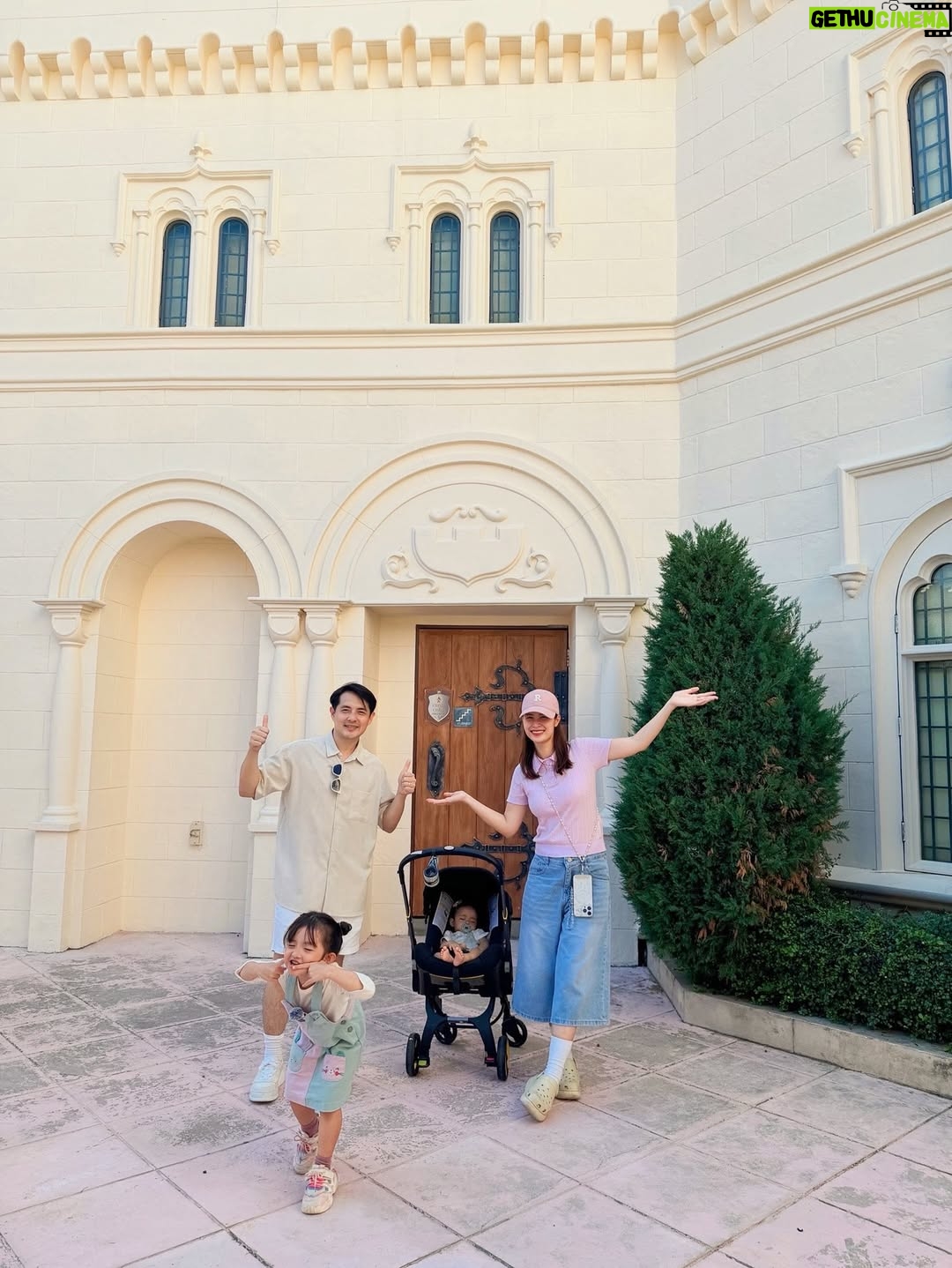 Dong Nhi - 8.4K Likes - Universal Studios   Water Park = two full days of nonstop fun. Big love to @sentosa_island for taking such good care of us. Singapore, you’ve been all kinds of lovely 😘

#nhithangfamily
#DiscoverSentosa
#SentosaIsland 
#SentosaDiscoverySquad
#discoversentosa #singapore #exploresingapore