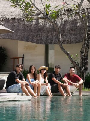 Donna Agnesia Instagram - We’re making the most of every moment! 😍❤️
#thesinathrya #dariusdonna #family #love #holiday #bali