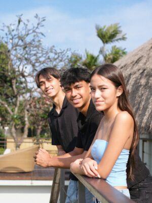 Donna Agnesia Instagram - We’re making the most of every moment! 😍❤️
#thesinathrya #dariusdonna #family #love #holiday #bali