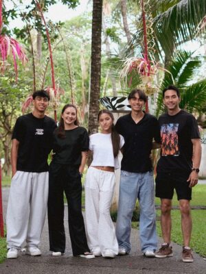 Donna Agnesia Instagram - The holidays are almost over.
But we had a great time!! 😍❤️
Walaupun gak selalu berlima, tapi setiap ada kesempatan bareng2, selalu to the max!! 🤗
Thank you for the holiday Mama & Kiddos, let’s start another journey!! 😉✊
Love you all!! ❤️
#thesinathrya #dariusdonna #liodiegosabrina #kiddos #family #love #bali