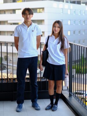 Donna Agnesia Instagram - First day of school 😍
Akhirnya setelah libur 3 bulan kaka @lionel.sinathrya & @sabrinasinathrya mulai tahun ajaran baru di Portugal.
So excited & nervous pasti dirasakan chubby memasuki tahun pertama sekolah abroad, beruntung ada kaka Lio yang akan nemenin 🥰
Semangat melanjutkan grade 9 & 12 kesayangan papa mama 🤗
Break a leg ✊🏼😘
#thesinathrya #lionel #sabrina #school #family