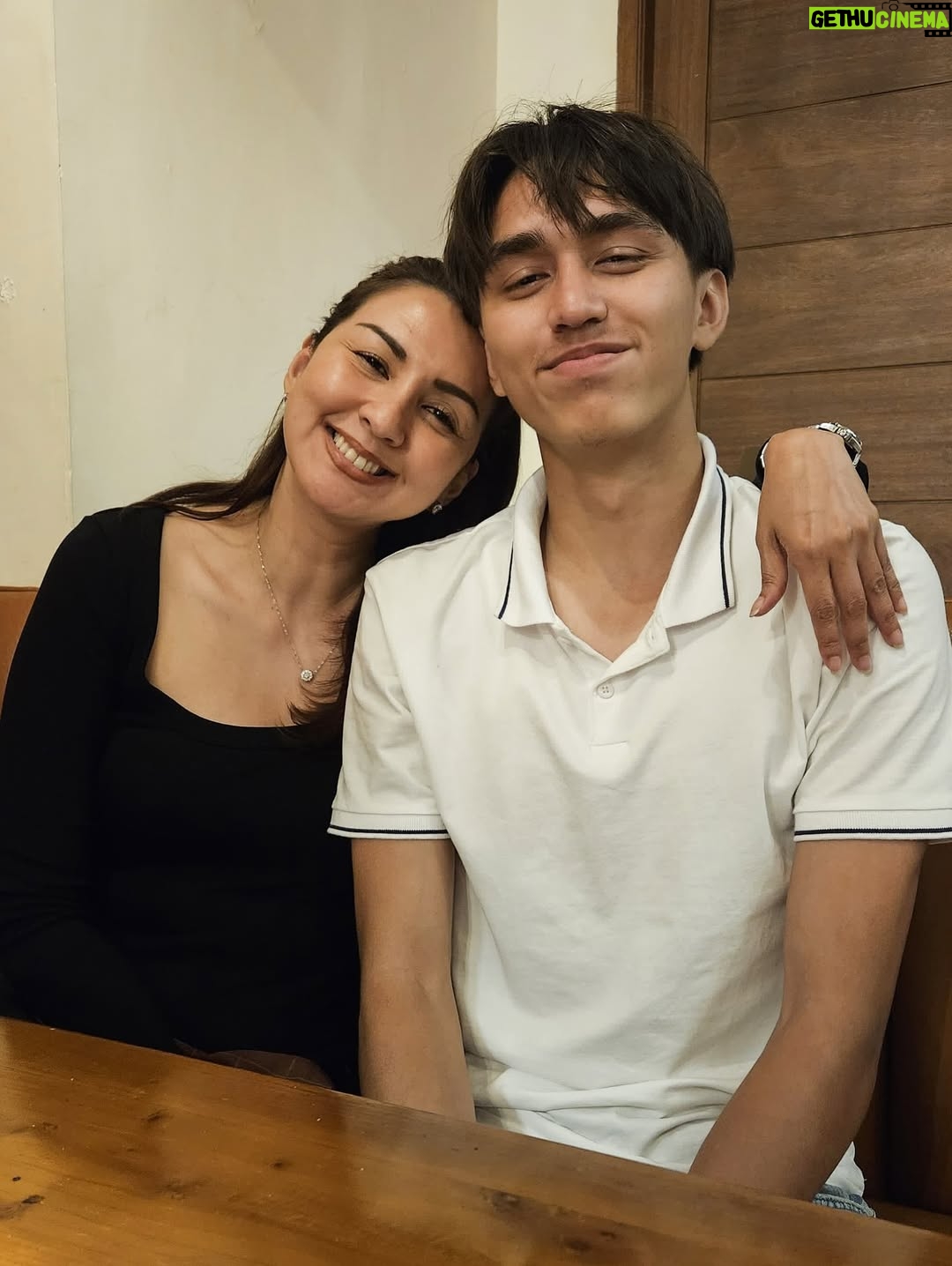 Donna Agnesia - 47.1K Likes - Family dinner di salah satu resto favorit 😍❤️

Love you so much kiddos 😘

#thesinathrya #dariusdonna #kiddos #liodiegosabrina