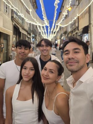 Donna Agnesia Instagram - Living together again brings us the greatest joy! 😍🤗
Happy Sunday everyone ❤️
#thesinathrya #dariusdonna #family #love #justus