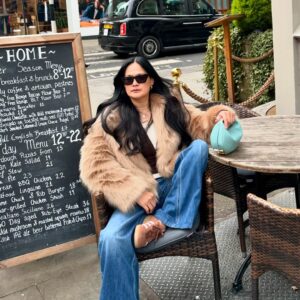 Donna Harun Instagram - Donna, sejauh ini hidupmu berat nga??
iya nga lah karena aku bebannya🤣🤣