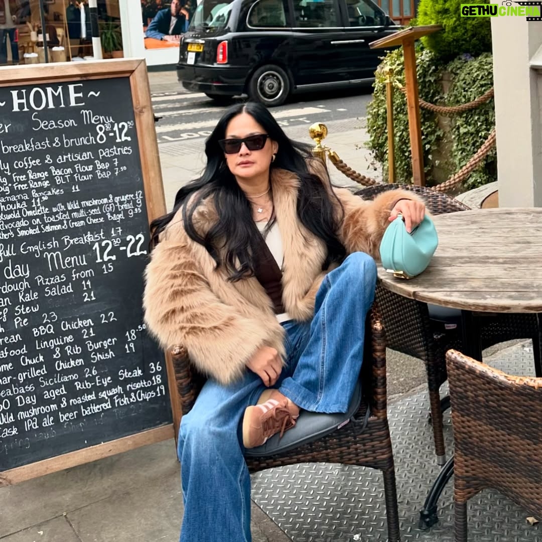 Donna Harun - 4.6K Likes - Donna, sejauh ini hidupmu berat nga?? 
iya nga lah karena aku bebannya🤣🤣