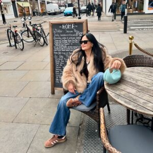 Donna Harun Instagram - Donna, sejauh ini hidupmu berat nga??
iya nga lah karena aku bebannya🤣🤣