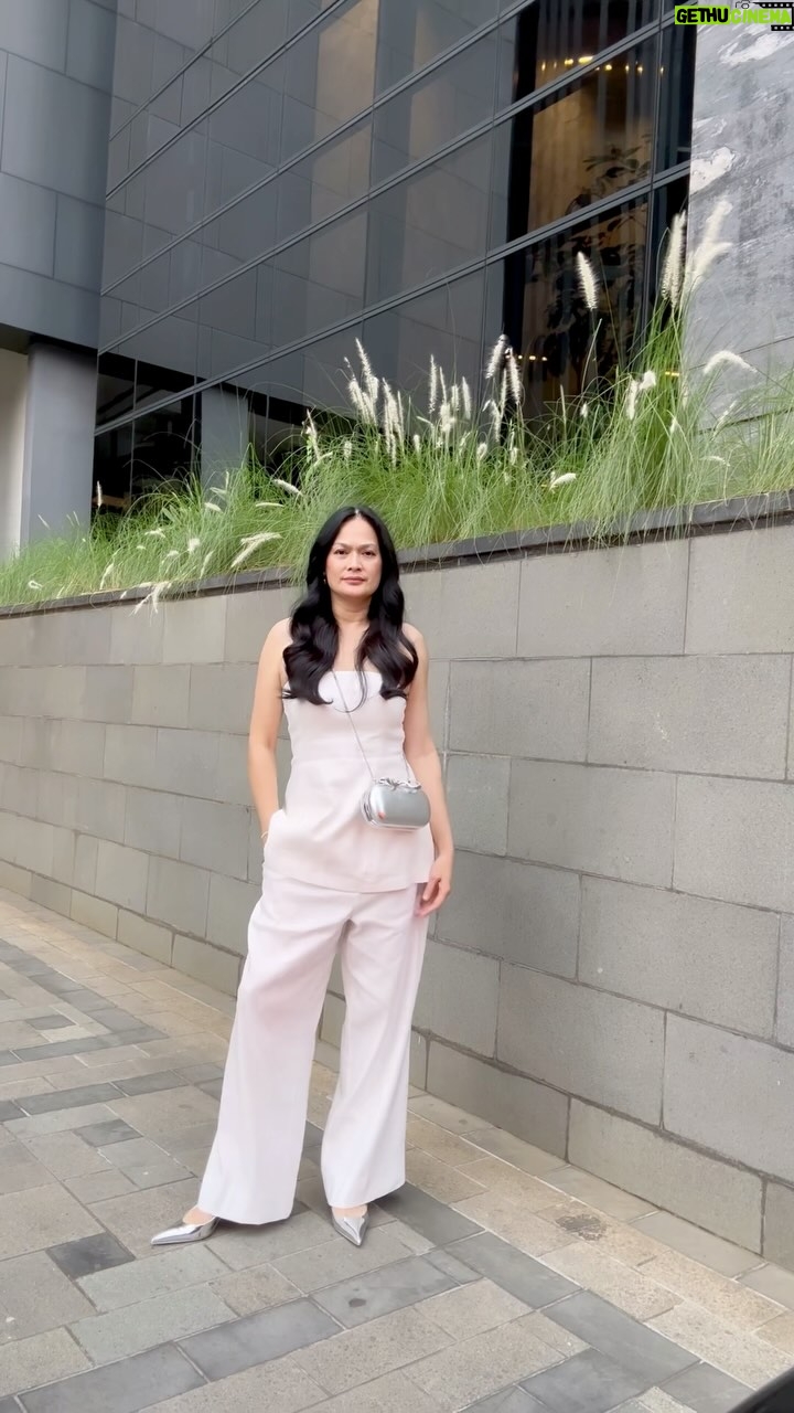 Donna Harun - 9K Likes - Akhirnya ke posting juga.
Hari ini sengaja posting khusus buat yg menggatal pingin komen.
Waktu dan tempat dipersilahkan. Menjerit memang.