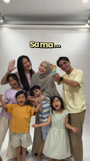 Donna Harun Instagram - ✨ It’s here, Moms! ✨
Yang ditunggu-tunggu akhirnya datang juga 💚
Our in One 3 in 1 Gentle Wash hadir dengan kemasan baru yang lebih praktis & modern, tapi tenang... formulanya tetap sama dan aman digunakan sejak newborn 👶🌿
📦 PRE-ORDER NOW!
📅 25–27 Mei 2025
💰 Harga spesial: Rp104.000 aja!
(Yes, cuma 3 hari doang~)
Coba komen “MAU!” kalau kamu pengen link PO-nya 🫶
⠀
#ourinone #OurNewLook #naturalbabyskincare #gentlewash #babycare #preorder #skincarebayi