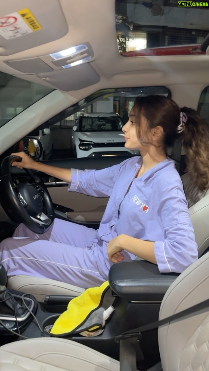 Drashti Bhanushali - 12.5K Likes - Aaja Meri gaadi mai Beth ja😉❤️hehe 
Night ride ke liye ja re the bana li reel random one😂
.
.
#drashtibhanushali #teamdrashtians #reels #fyp