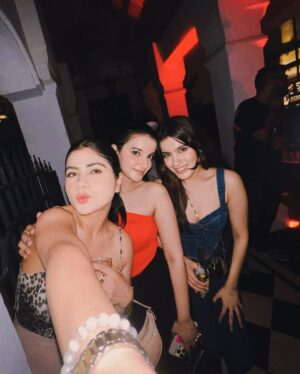 Drishti Kharbanda Instagram - with my girls 💖