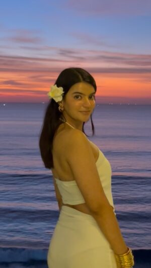 Drishti Kharbanda Instagram - Chasing sunsets ☀️
#nofilterneeded