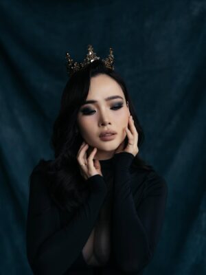 Dulguun Odkhuu Instagram - 🖤🎂
@piaa.photography 📸
@uchralmakeupstudio 💄