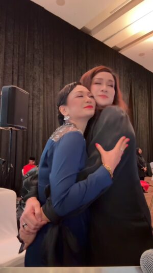 Dynas Mokhtar Instagram - When your emcee job turns into a full-on sisterhood reunion šš¼š¤ So proud of my girl Atilia ā not just a dear friend, but truly like a sister. We laughed, danced, and made magic on the mic! Love you long time š
#EmceeWithLove #SisterGoals #KitaMemangKuat #celepets #clpt #celepet #clpts