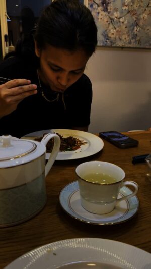 Dynas Mokhtar Instagram - Thanks Along for making my durian cake! Love you!
@ezzatyabdullah