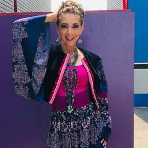 Edith González Instagram - Simplemente piensa que eres bella, inteligente y buen ser humano. El cambio inicia en tu corazón. #viaja #rie #ama #bethechange #love #travel #laugh and never ever forget to #smile 😃😜