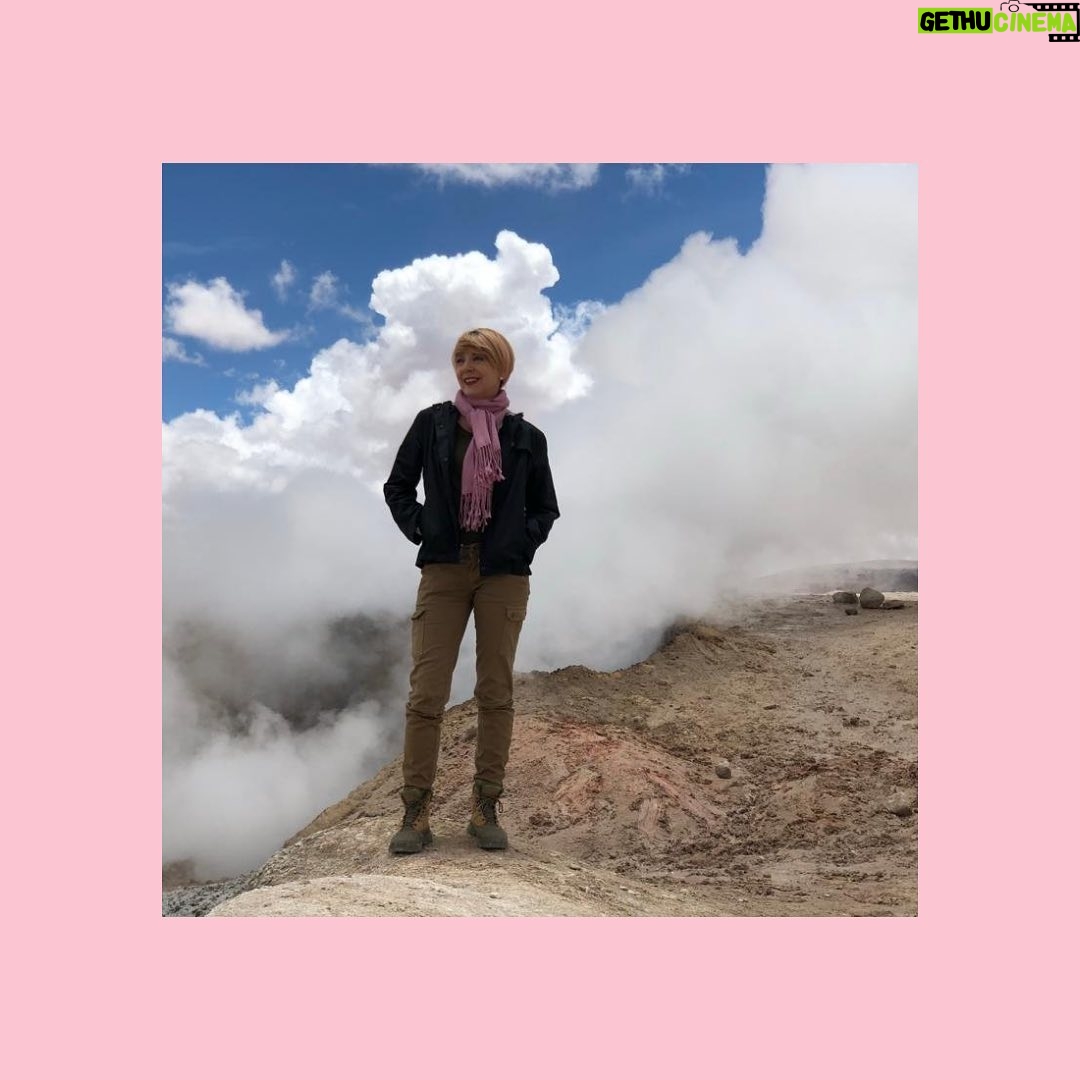 Edith González - 43.4K Likes - “… el mundo no se acaba con el cáncer y aunque se acabe, hasta el último suspiro hay que vivirlo con amor.” -Edith González 📸📸 @lazomargain 
#octubrerosa #cancerdemama #edithgonzález #prevenvioncancerdemama