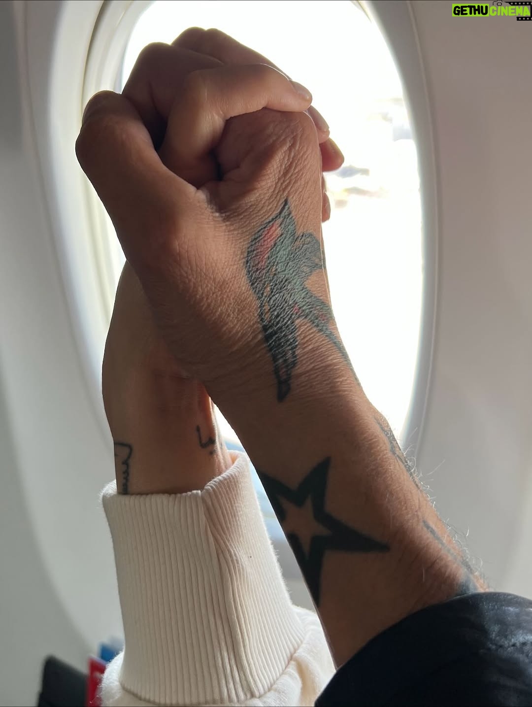 Edith Márquez - 3K Likes - Hace 24 meses que el amor crece cada día junto a ti , hace 24 meses me despierto más enamorado al verte , hace 24 meses ESTO ES VIDA juntos .
Por todas las Bidas que nos quedan juntos en la eternidad tocando las galaxias ,TE AMO MUJER GALAXIA @edithmarquezlanda 🥔