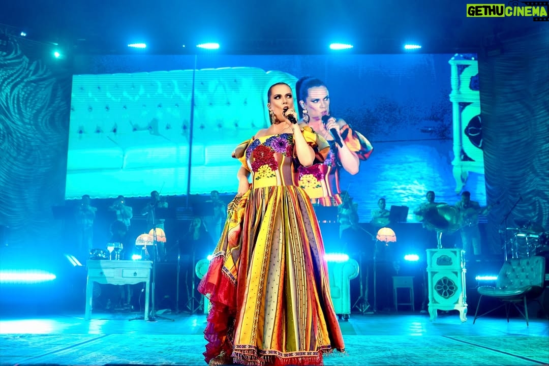 Edith Márquez - 1.5K Likes - ¡GRACIAS, OAXACA! 
Me los llevo en el corazón♥️✨ 
Gracias por la noche tan bonita que me regalaron. ¡Los amo Marquezos!