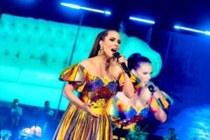 Edith Márquez Instagram - ¡GRACIAS, OAXACA!
Me los llevo en el corazón♥️✨
Gracias por la noche tan bonita que me regalaron. ¡Los amo Marquezos!