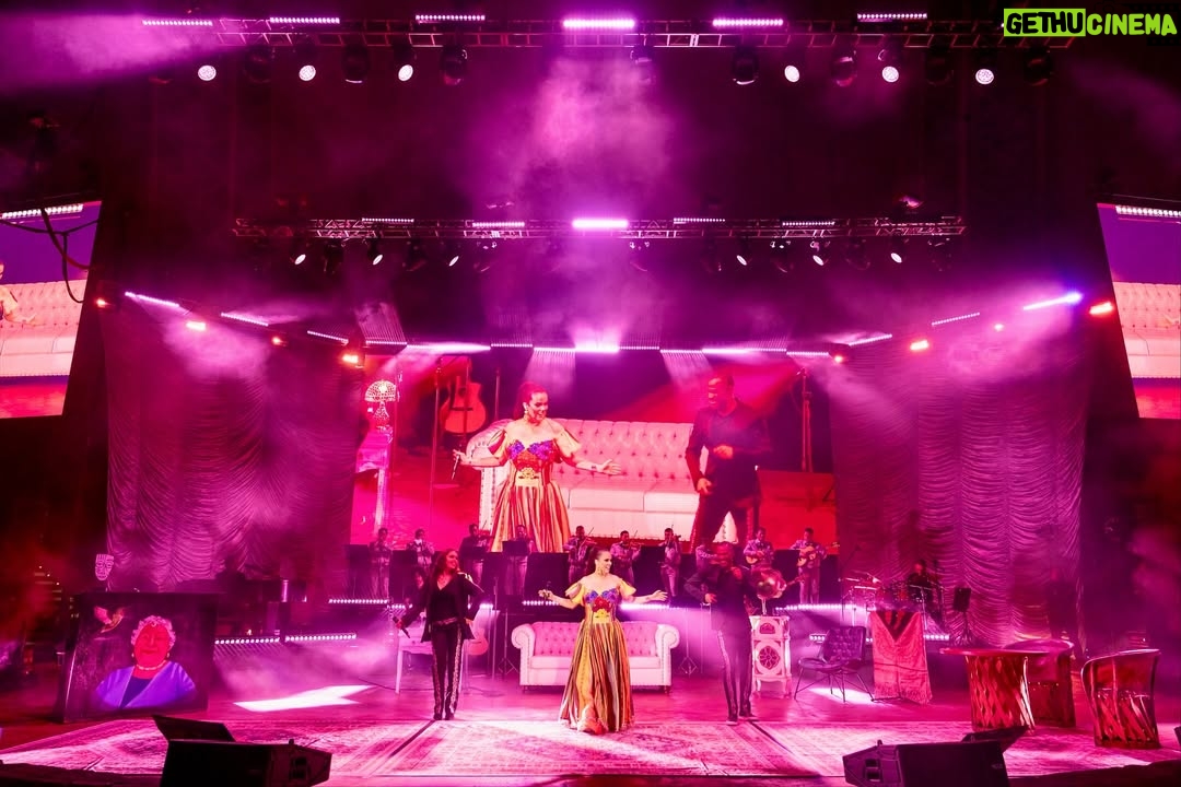 Edith Márquez - 1.5K Likes - ¡GRACIAS, OAXACA! 
Me los llevo en el corazón♥️✨ 
Gracias por la noche tan bonita que me regalaron. ¡Los amo Marquezos!