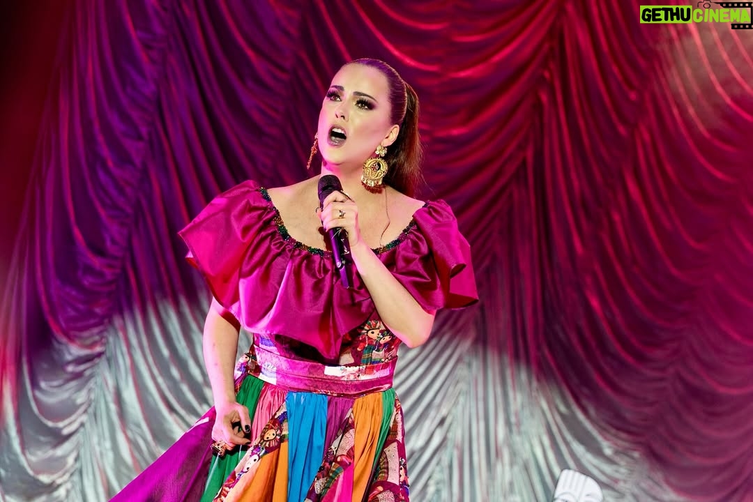 Edith Márquez - 2.1K Likes - ¡¡¡Gracias Ensenada por regalarme un 15 de septiembre hermoso!! Los amos Marquezos!!! Y que viva México 🇲🇽!!!