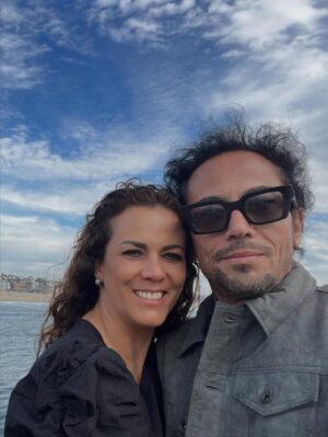 Edith Márquez Instagram - Hace 24 meses que el amor crece cada día junto a ti , hace 24 meses me despierto más enamorado al verte , hace 24 meses ESTO ES VIDA juntos .
Por todas las Bidas que nos quedan juntos en la eternidad tocando las galaxias ,TE AMO MUJER GALAXIA @edithmarquezlanda 🥔