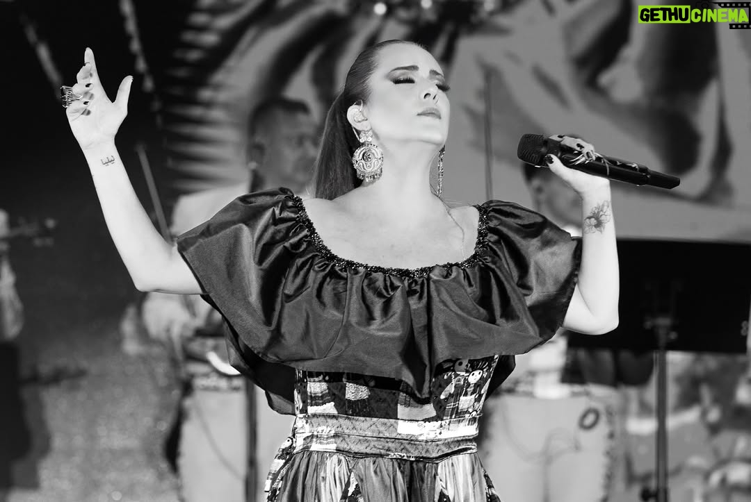 Edith Márquez - 2.1K Likes - ¡¡¡Gracias Ensenada por regalarme un 15 de septiembre hermoso!! Los amos Marquezos!!! Y que viva México 🇲🇽!!!