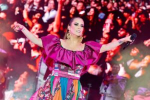 Edith Márquez Instagram - ¡¡¡Gracias Ensenada por regalarme un 15 de septiembre hermoso!! Los amos Marquezos!!! Y que viva México 🇲🇽!!!