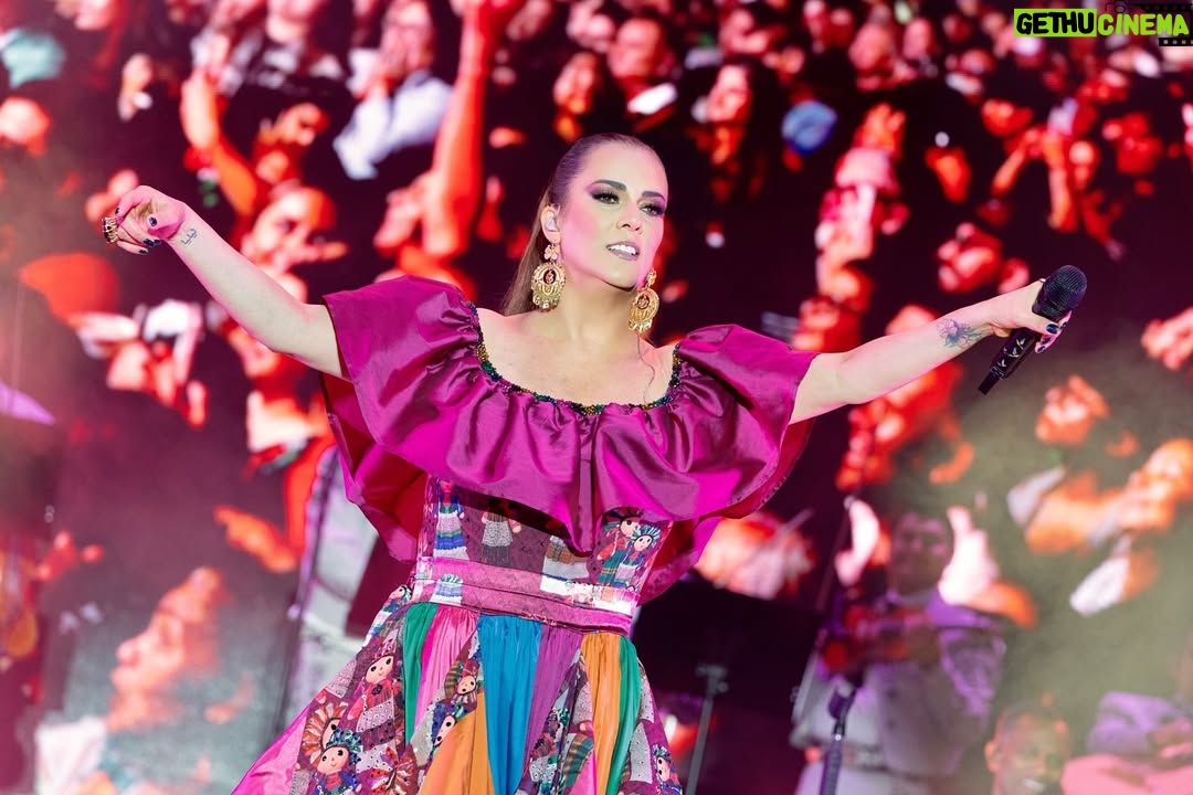 Edith Márquez - 2.1K Likes - ¡¡¡Gracias Ensenada por regalarme un 15 de septiembre hermoso!! Los amos Marquezos!!! Y que viva México 🇲🇽!!!