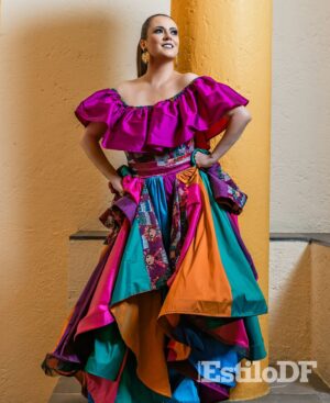 Edith Márquez Instagram - Hoy es Lunes de EstiloDF en portada tenemos a @edithmarquezlanda
La cantante, orgullosa representante de la música mexicana, lanza el álbum “Eterna e inolvidable”, con el cual rinde homenaje a Rocío Dúrcal, a quien considera una inspiración en su vida.
📍 @hotelescaminoreal