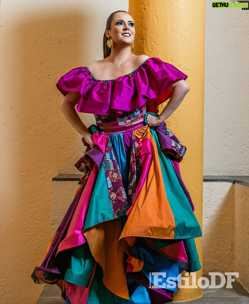 Edith Márquez - 1.4K Likes - Hoy es Lunes de EstiloDF en portada tenemos a @edithmarquezlanda 
La cantante, orgullosa representante de la música mexicana, lanza el álbum “Eterna e inolvidable”, con el cual rinde homenaje a Rocío Dúrcal, a quien considera una inspiración en su vida.

📍 @hotelescaminoreal