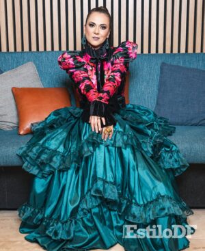 Edith Márquez Instagram - Hoy es Lunes de EstiloDF en portada tenemos a @edithmarquezlanda
La cantante, orgullosa representante de la música mexicana, lanza el álbum “Eterna e inolvidable”, con el cual rinde homenaje a Rocío Dúrcal, a quien considera una inspiración en su vida.
📍 @hotelescaminoreal