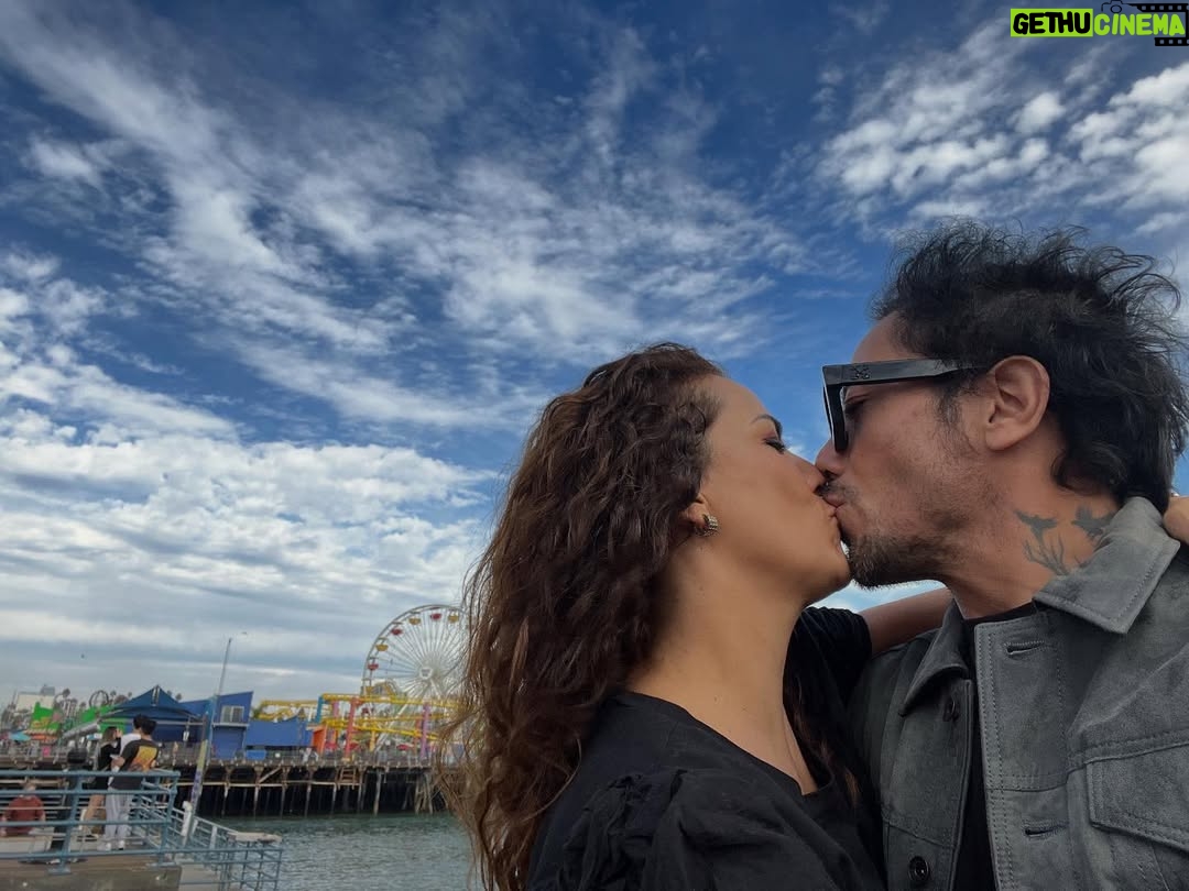 Edith Márquez - 2.2K Likes - Hace dos años que decidimos compartir nuestras vidas, y no tengo palabras para explicar todo lo que significas en mi vida!!.
Llegaste y mi vida cambió, hoy se lo que Dios tenía preparado para mi, y no tengo más que darle gracias al universo por estar a nuestro favor !!
Te amo tanto como no te imaginas!!!
Feliz aniversario mi amor!!! ♥️♥️ @stagemanontour