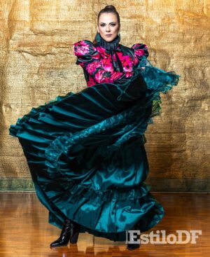 Edith Márquez Instagram - Hoy es Lunes de EstiloDF en portada tenemos a @edithmarquezlanda
La cantante, orgullosa representante de la música mexicana, lanza el álbum “Eterna e inolvidable”, con el cual rinde homenaje a Rocío Dúrcal, a quien considera una inspiración en su vida.
📍 @hotelescaminoreal