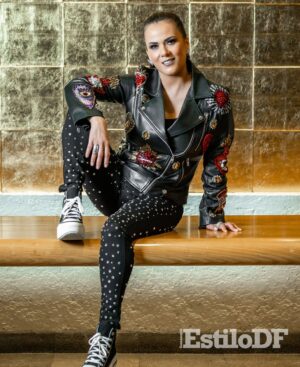 Edith Márquez Instagram - Hoy es Lunes de EstiloDF en portada tenemos a @edithmarquezlanda
La cantante, orgullosa representante de la música mexicana, lanza el álbum “Eterna e inolvidable”, con el cual rinde homenaje a Rocío Dúrcal, a quien considera una inspiración en su vida.
📍 @hotelescaminoreal