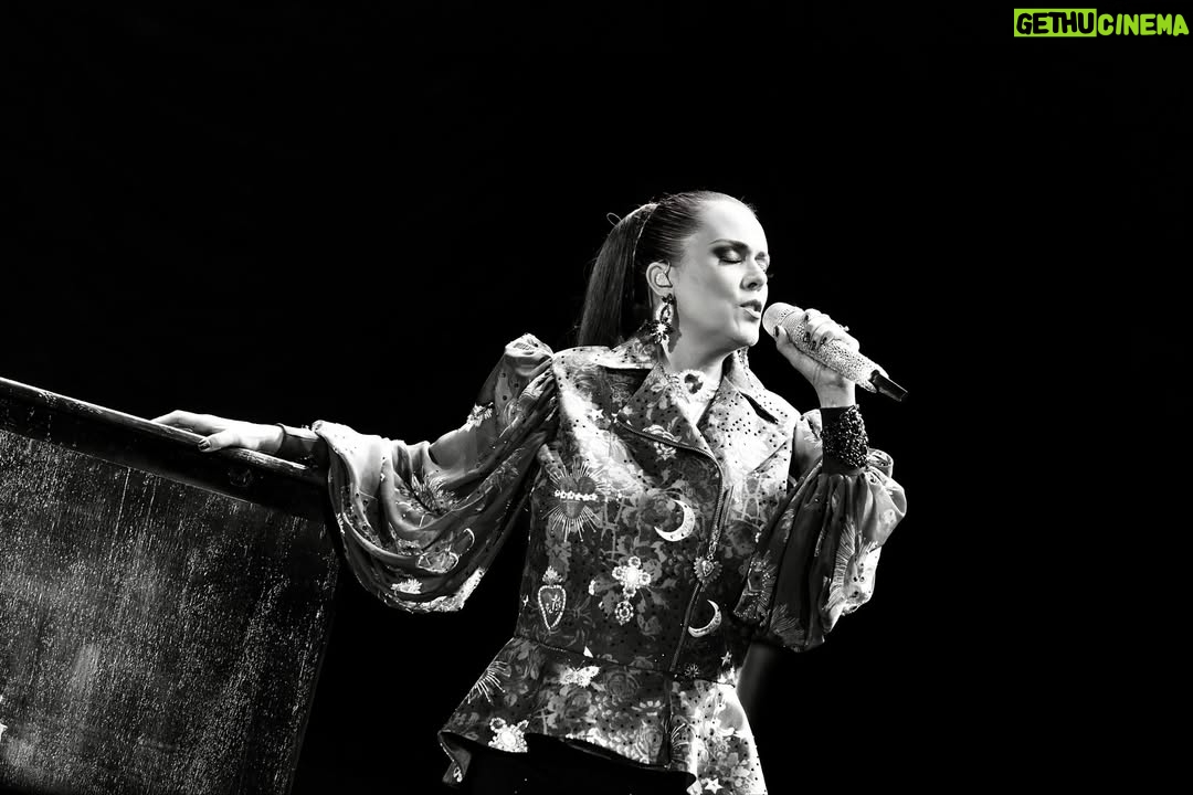 Edith Márquez - 1.5K Likes - ¡GRACIAS, OAXACA! 
Me los llevo en el corazón♥️✨ 
Gracias por la noche tan bonita que me regalaron. ¡Los amo Marquezos!