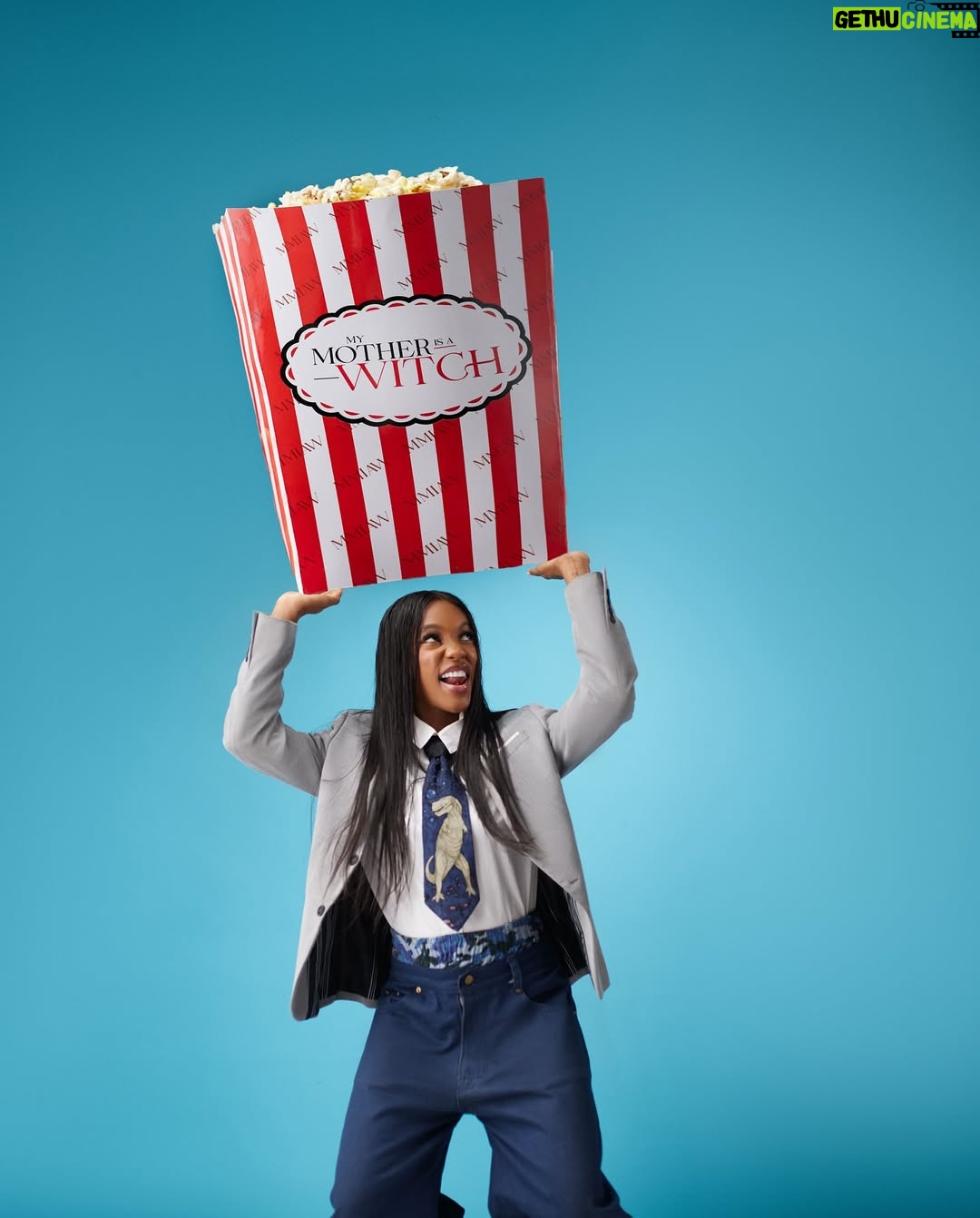 Efe Irele - 3 Likes - Let’s feast !!! 🍿

My Mother Is a Witch’ is now showing on www.kava.tv @kava.tv 🥳🥳

Photo- @Koal_worldbackup
Creative director and stylist - @anniet.e of @exqueze__me_
Pants - @brutt_force__

#MyMotherIsAWitch #MMIAW #kava