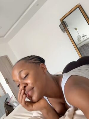 Efe Irele Instagram - The joy in my heart is unexplainable!
God has been great to me and all I can say is THANK YOU LORD! This is my year of thanks!
Thankful for life, thankful for growth, thankful for blessings in all aspects of my life…Thankful for my amazing fans far and wide! Omo! God has really blessed me all round o! Thank you Lord!
May this happiness and joy in my heart never seize! Amen! 🙏🏽
Creative director/ stylist: @exqueze__me_
📸: @mydadsboss
💄: @zantiara_lagos
💇🏽♀️: @touchofibee