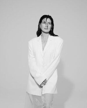 Ekaterina Klimova Instagram - Подводя итоги уходящего года, поняла, что было много больших классных проектов, но хочется отдельно отметить необычный и волнительный для меня опыт - создание ювелирной коллекции «Лебеди» с ювелирным домом CLUEV @cluev.ru. Шикарный подарок, кстати 🦢