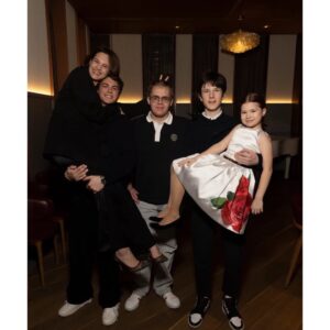 Ekaterina Klimova Instagram - С ПРАЗДНИКОМ! С ДНЁМ ПОБЕДЫ! В этот ДЕНЬ ПАМЯТИ в нашей семье принято собираться вместе и обязательно вспоминать наших героических предков, они 80 лет назад ценою собственных жизней спасли мир от фашизма! СПАСИБО ДЕДУ ЗА ПОБЕДУ!!! 🇷🇺🕊️