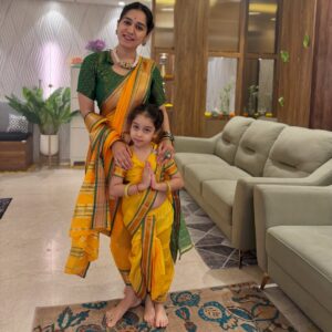 Ekta Varma Instagram - Vakratunda Mahakaya Mantra
Vakratunda Mahakaya
Suryakoti Samaprabha
Nirvighnam Kuru Me Deva
Sarva-Kaaryeshu Sarvada
(Meaning: O Lord with a curved trunk and mighty body, with the brilliance of a million suns, please remove all obstacles in my work, always.
@mommy_mode_on
#bappa #ganpati #ganeshchaturthi #ɢᴀɴᴇsʜᴀ #ganeshafestival #ganeshchaturthi #ganeshaji #ganpatibappa